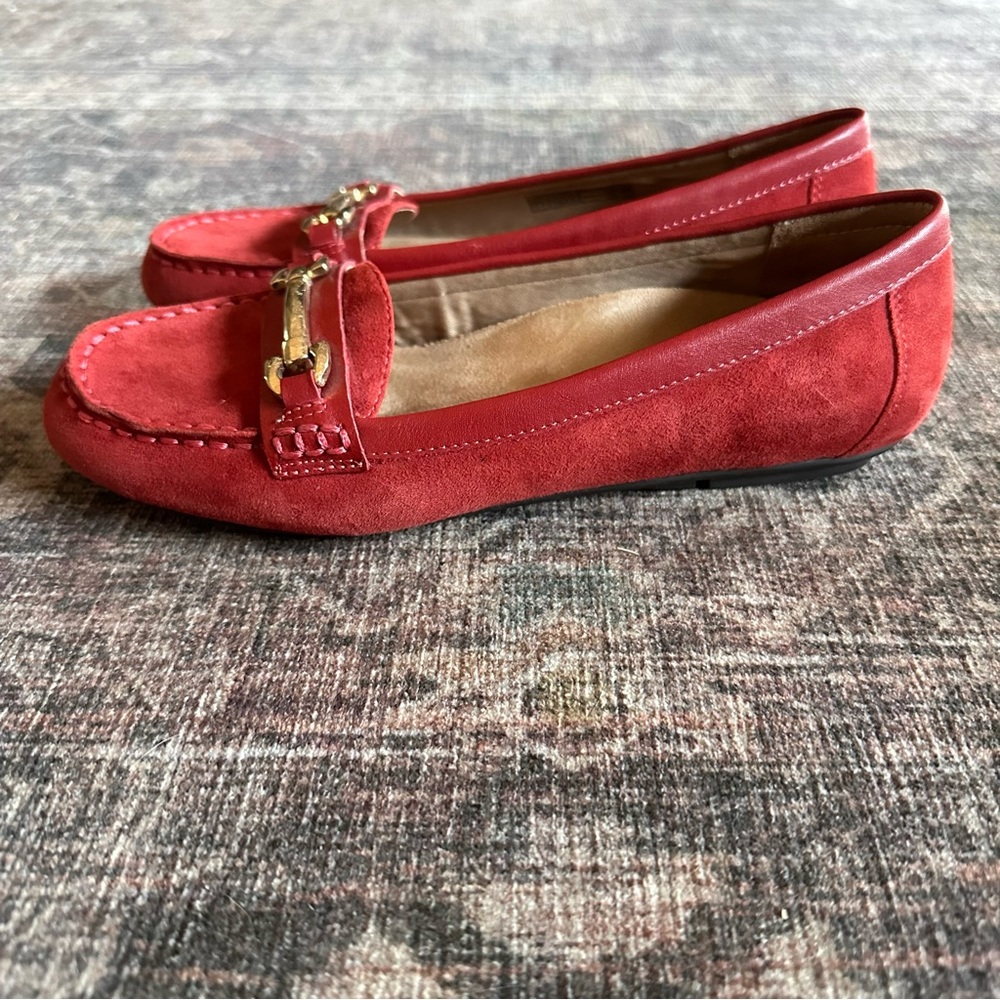 Vionic Brick Red Loafers | Women’s 7 | Gold Hardware - Picture 7 of 11